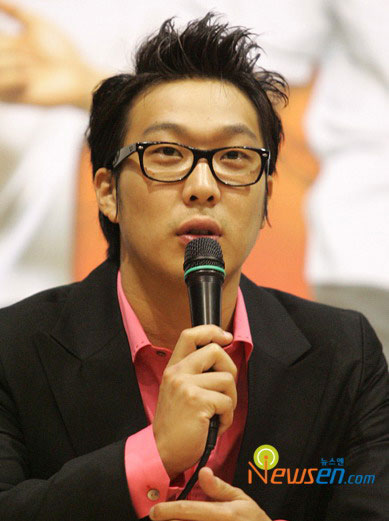 河东勋否认近期入伍 坦言并未收到命令书(附图