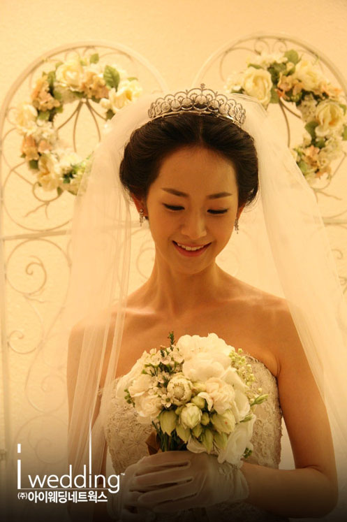 明时彬与律师举行婚礼申升勋崔智友到场祝贺