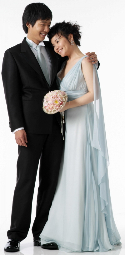 郑京浩与姐姐级女星拍结婚照自言感觉特别(图)