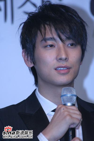 朱智勋日本表演弹琴写真集可爱笑容攻陷影迷