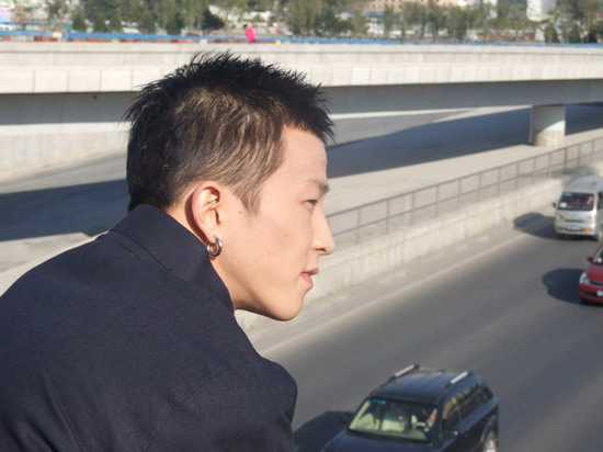 POPPIN贤俊拜访鸟巢 北京故宫内秀劲舞(图)