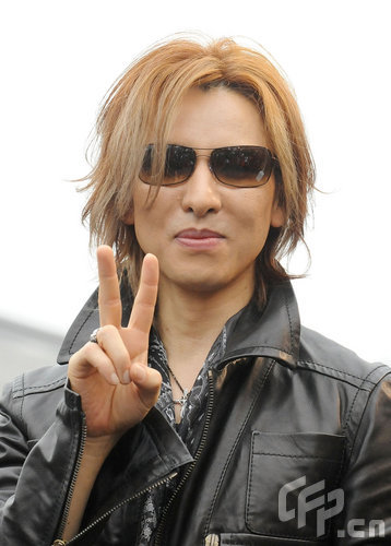 yoshiki缠绷带向歌迷道歉