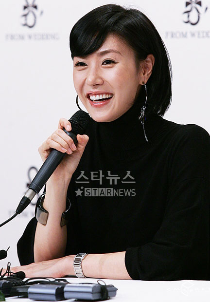 组图:韩星成贤雅发表婚讯 12月釜山举行婚礼