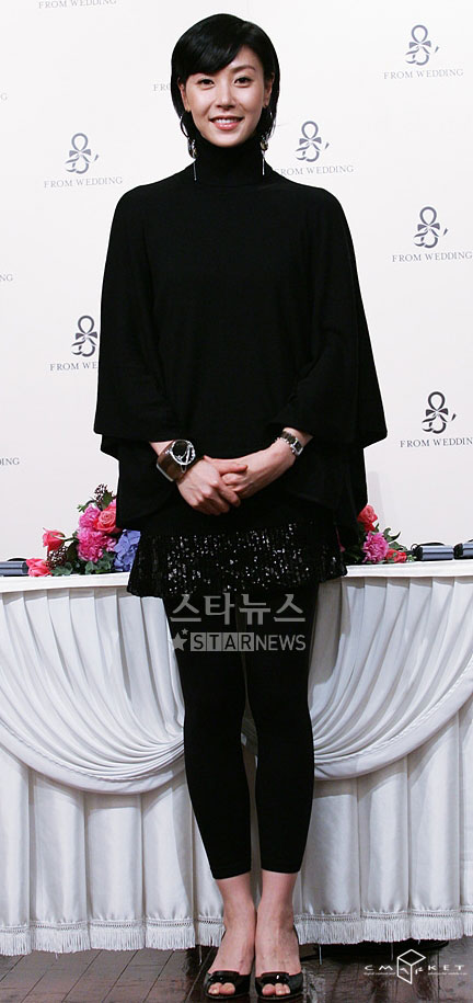 组图:韩星成贤雅发表婚讯 12月釜山举行婚礼