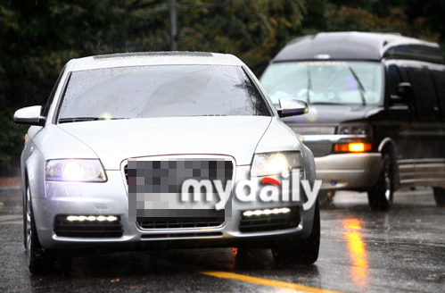 金喜善今日大婚媒体蜂拥 金蝉脱壳耍记者【图】