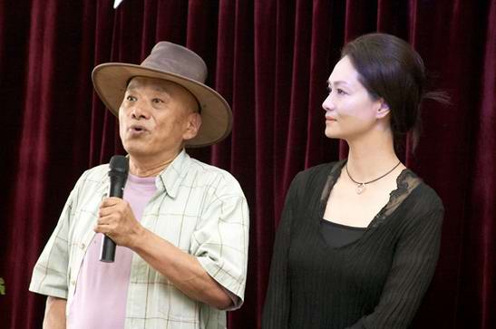 凌峰担任《名师高徒》评委 妻子贺顺顺前来助阵