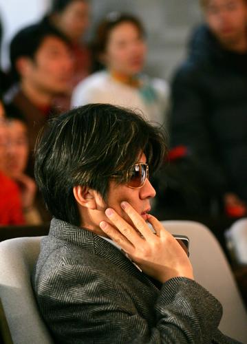 黄圣依宣传《碧血剑》唱新歌歌词暗示爱情处境