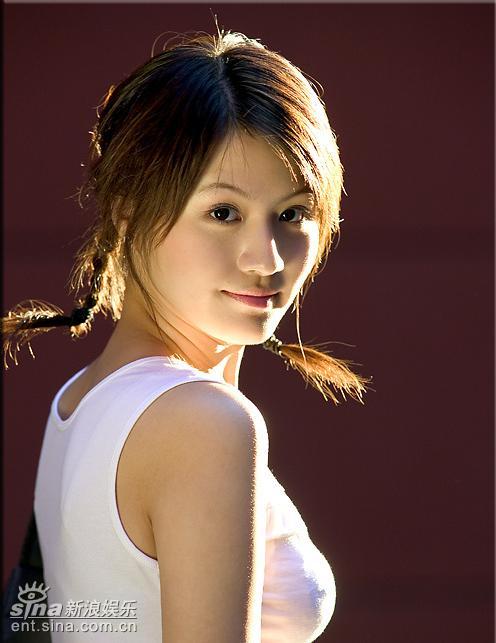 杨渝渝低胸清凉亮相酷似周杰伦MV女主角(图)_影音娱乐_新浪网