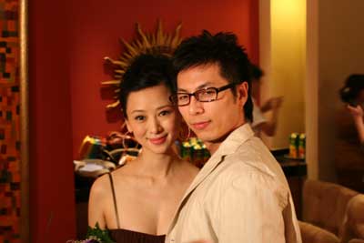 准妈妈翁虹偕夫亮相“孕气”冲天显妩媚(图)