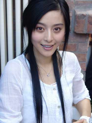 范冰冰挂牌做老板 冰冰影视传媒日前开业