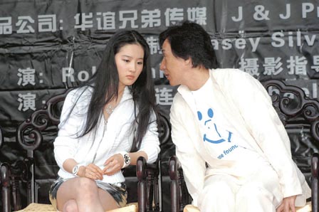 成龙钦点刘亦菲接巩俐棒闯好莱坞一定有成就