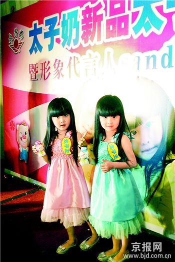 ˫��̥С�����˼��˰���ĸ�۲������ǽ�����Ȧ