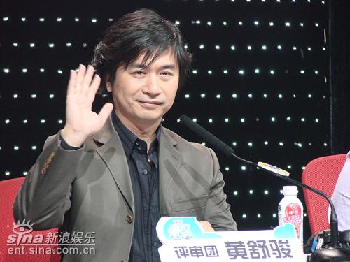 ������Ů����̨�϶�ս������ί̨�»�ս(ͼ)