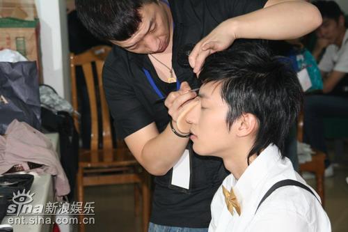 好男花絮:5岁女孩失魂落魄选手如厕成难题(图)