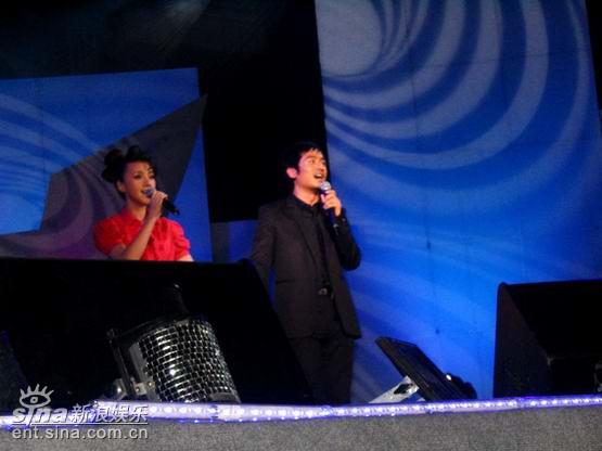 百位明星共庆香港回归晚会 郭晓冬舞出场