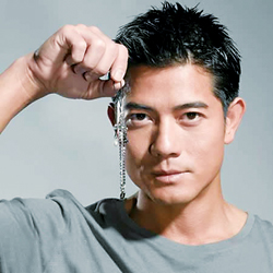 周迅宣传电影不忘卖衣推限量版设计作品(图)