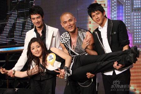 181兄弟连保驾护航 王高兴如愿牵手辛慧媛(图)_影音娱乐_新浪网