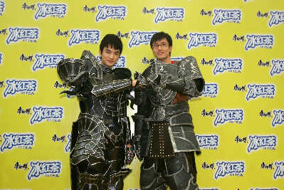 张晓晨王传君以骑士造型亮相上海CosplayShow