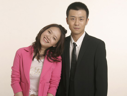 曾宝仪林申携手香港行 午夜探班好友陈坤(图)