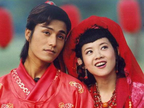 曾宝仪林申携手香港行 午夜探班好友陈坤(图)