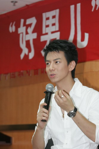 张殿菲怒斥曹可凡“虚伪论”称自己很坦率(图)
