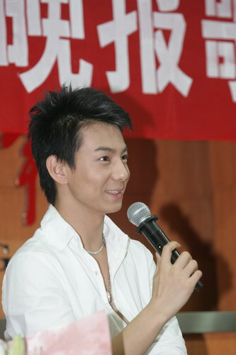 张殿菲怒斥曹可凡“虚伪论”称自己很坦率(图)