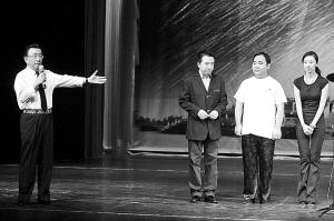 侯耀文六十冥寿纪念演出 半场伤感半场开怀(图)_影音娱乐_新浪网