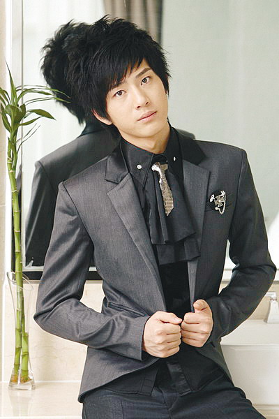 两大平民选秀周末即将落幕 好男快男谁是赢家