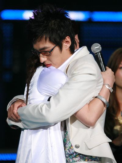 [绝对唱响12进10]一个懦弱男人反衬一个精明女人