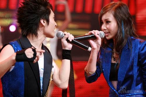 [绝对唱响12进10]一个懦弱男人反衬一个精明女人