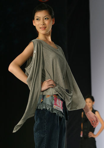 �������Ϸ���˿·����30ǿ8�¾����ܾ���(ͼ)