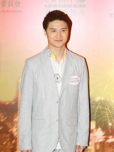 田亮为筹善款重登跳台 拿出绝技花式跳水(附图