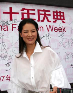 马艳丽优雅绽放时装周庆典名模设计双丰收(图)