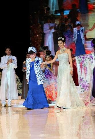 黄奕变身纯洁童话公主身着1600万珍珠婚纱(图)