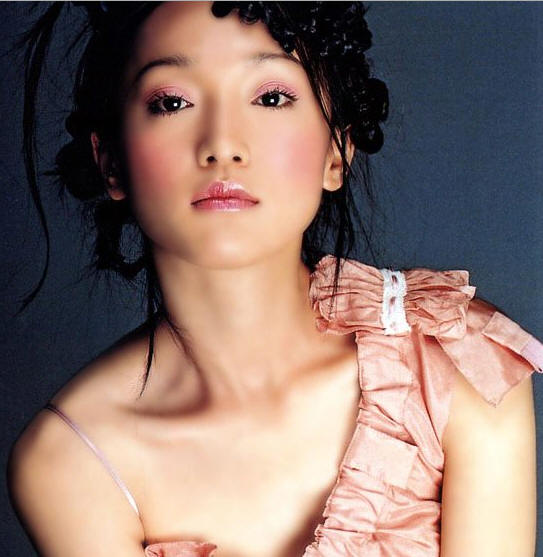 �̵�����Ȧ�����ʹ��۾�Ů�Ǿ���������(ͼ)