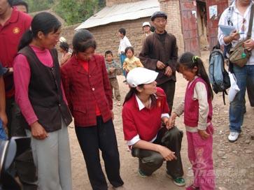 马艳丽甘肃体验人间冷暖探访贫困家庭落泪(图)