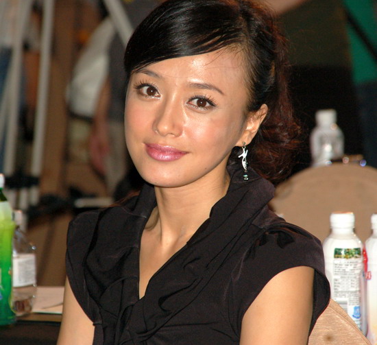 翁虹热衷慈善胎教助阵《秀娘兰馨》公益拍卖