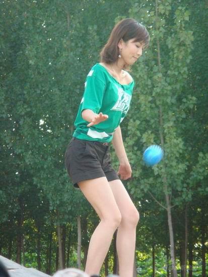 徐菁遥符馨尹两大高挑美女PK“激发心动力”