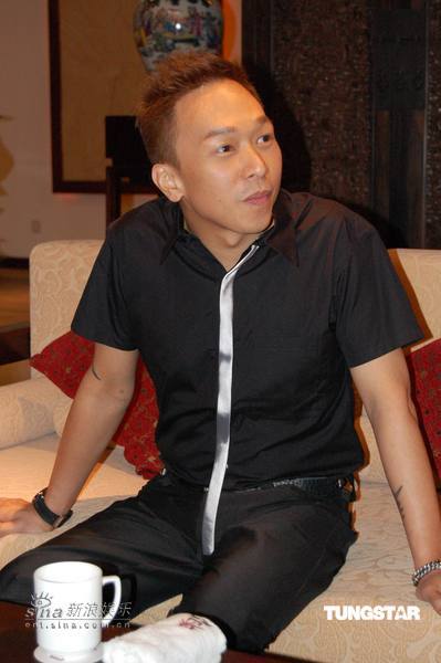 何洁否认对黄家强摆谱称不打招呼因为尊重对方