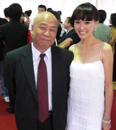 奥运宝贝唐嫣首次携手谢晋老少两代闪亮华表奖