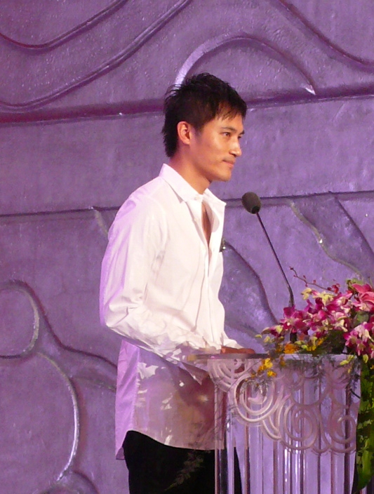 耿乐华表奖谋杀菲林完美演绎“减法”时尚(图)