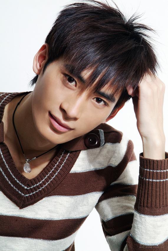 嘉男海林代言护肤品 清新自然如邻家男孩(图)