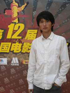 80后演员代表吕玉来亮相华表奖表现不俗获好评