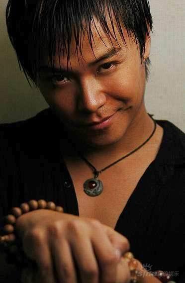 陈思成签约华谊与王宝强李晨结成“战友”(图)