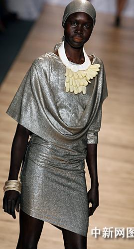 纽约时装周五大洲名模演绎非洲风杜鹃参加(图)