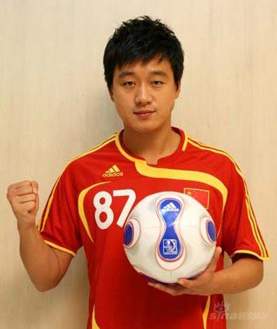 佟大为助阵女足世界杯 勇往直前挑战自我(附图