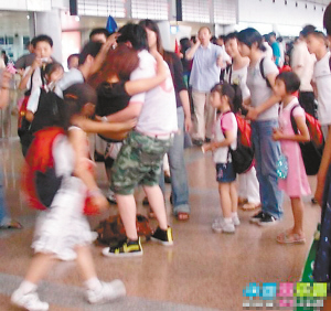 何洁被爆晕倒是策划经济公司力证虚假传闻(图)