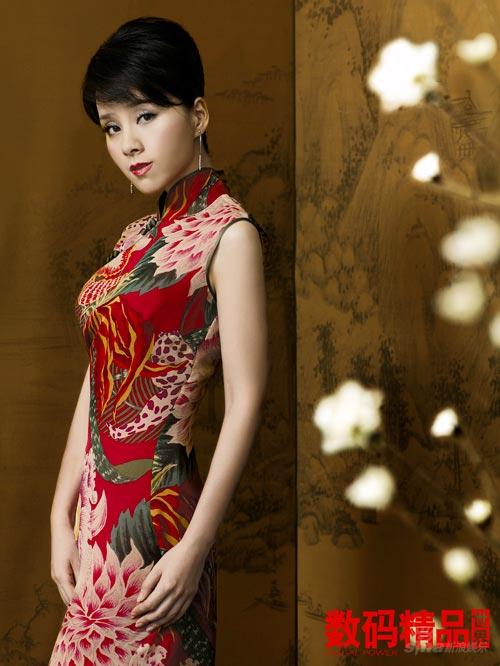 何琳穿上旗袍走中国风古典美展高贵气质(图)
