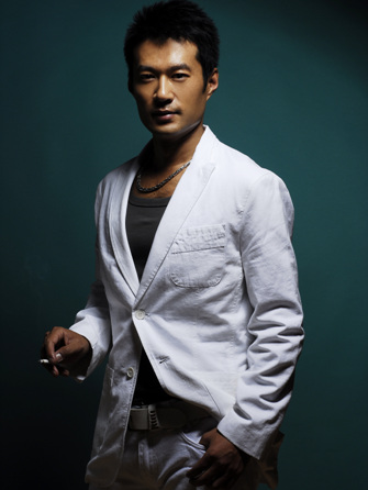 谭凯飞赴法国拍广告浪漫之都展现男儿本色(图)