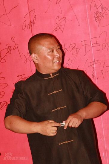 郭德纲首次回应名人调查排名靠后直呼惭愧(图)